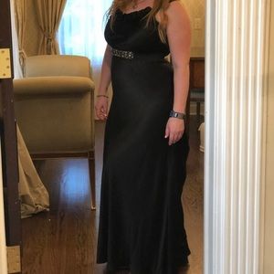 Absolutely gorgeous Vera wang black silky gown!